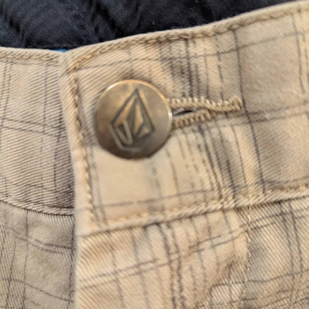 Volcom Men's Shorts | Size 36 - Picture 3 of 5